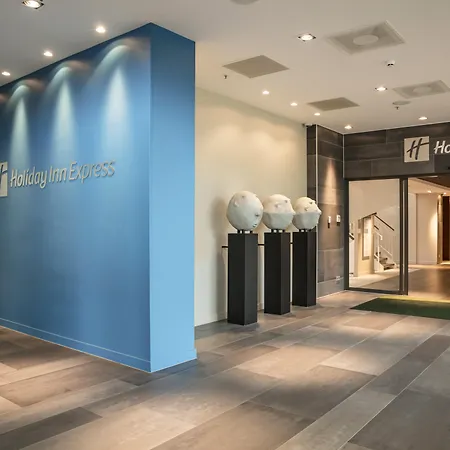 Express Arena Towers By Ihg Szálloda 3*