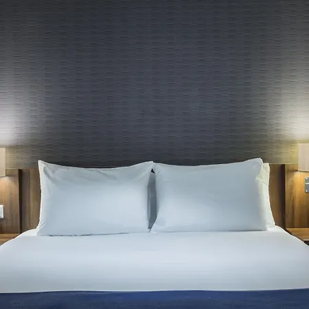 فندق هوليداي إن إكسبريس آرينا تورز 3*
